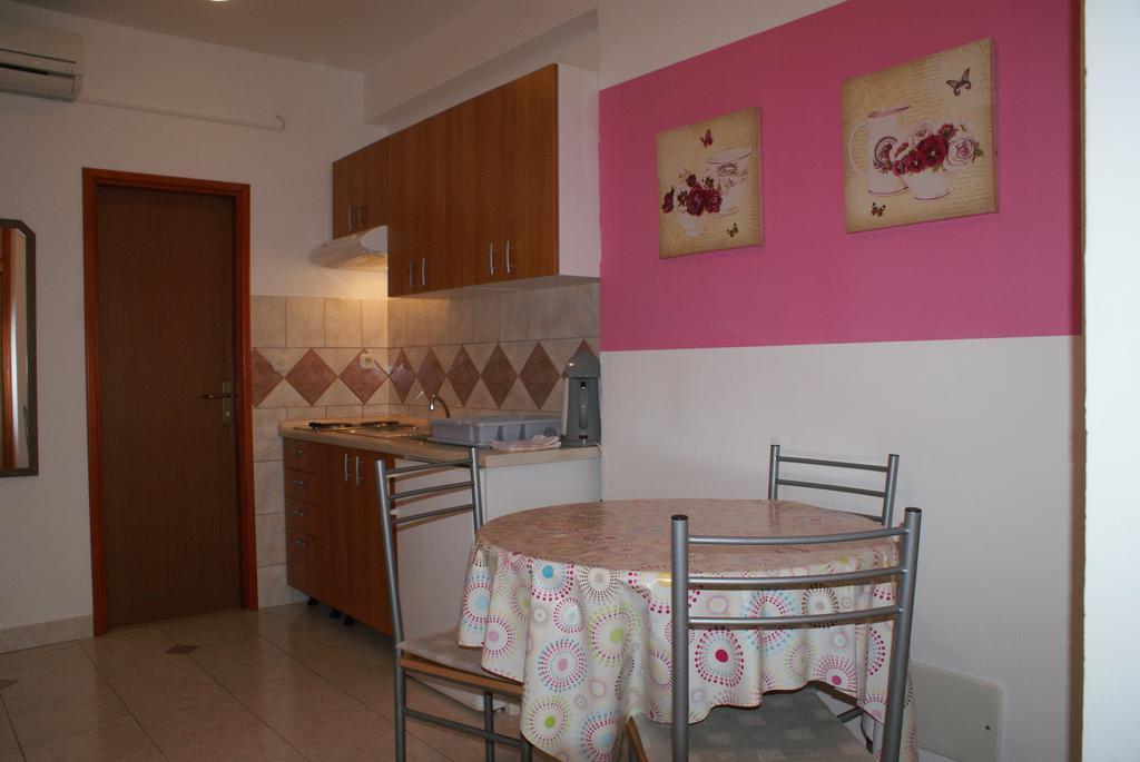 Apartments Vodopija 300M To The Beach Sveti Filip i Jakov Esterno foto