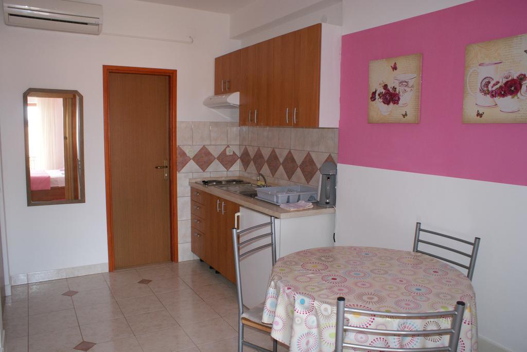 Apartments Vodopija 300M To The Beach Sveti Filip i Jakov Esterno foto